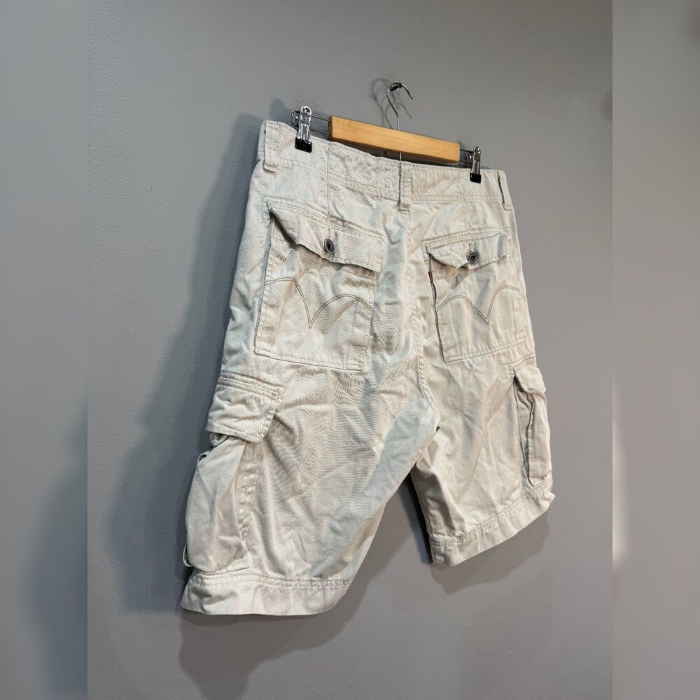Men's Cream Levi's Cotton Cargo Shorts Size 33 VGUC - Picture 4 of 9